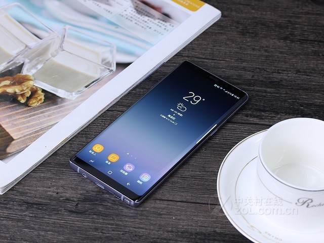 全面屏牺牲前置指纹 但这些特性够你玩 