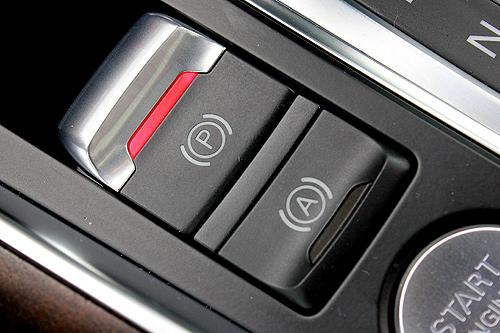 车辆行驶中，切忌误碰这三个按键，容易引发危险