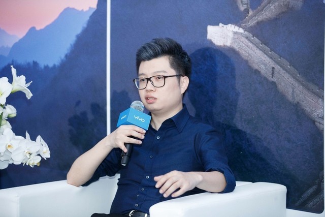 全面屏牺牲前置指纹 但这些特性够你玩 