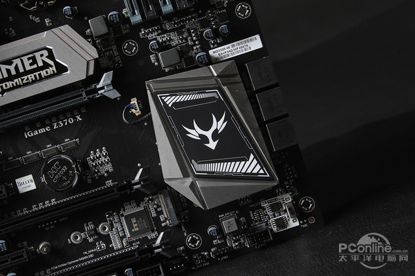 七彩虹 iGame Z370 Vulcan X