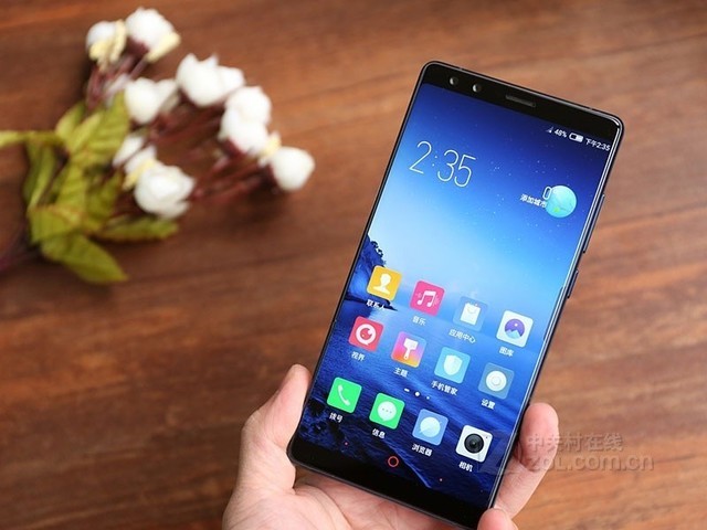全面屏牺牲前置指纹 但这些特性够你玩 