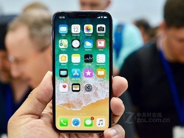 全面屏牺牲前置指纹 但这些特性够你玩 