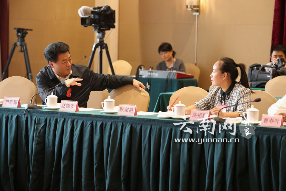 十九大云南高清代表:表情笑颜展自信(表情组做的的是视频阳光包怎么音抖图片