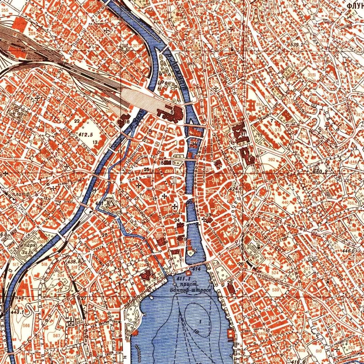在这张苏联1983年印制的地图中,柏林墙被用紫红色标出了.