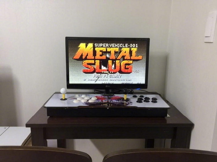 女网友沉迷游戏 老公把地下室改成网咖_espor