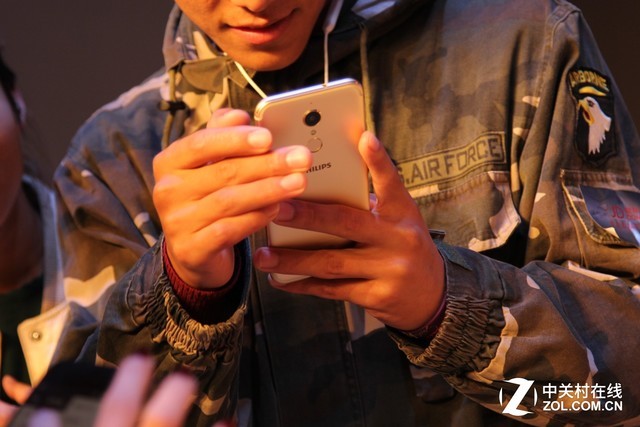 京东与飞利浦携手发布新机 林志玲代言 