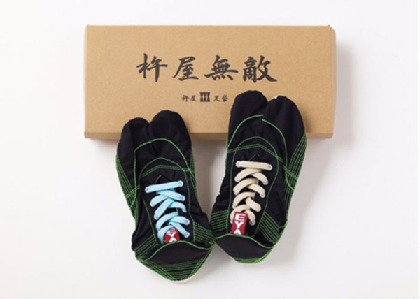 梦回校园，寻找失落的鞋印——解析梦见上学迟到，家中鞋海却无我足之所依的深层含义