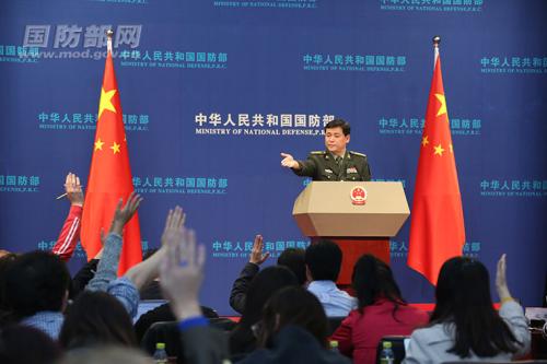 10月26日下午,国防部举行例行记者会,国防部新闻局副局长、国防部新闻发言人任国强大校回答记者提问。冯开华摄 10月26日下午,国防部举行例行记者会,国防部新闻局副局长、国防部新闻发言人任国强大校回答记者提问。冯开华摄