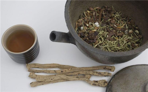 学校用铁锅为学生熬中药被质疑