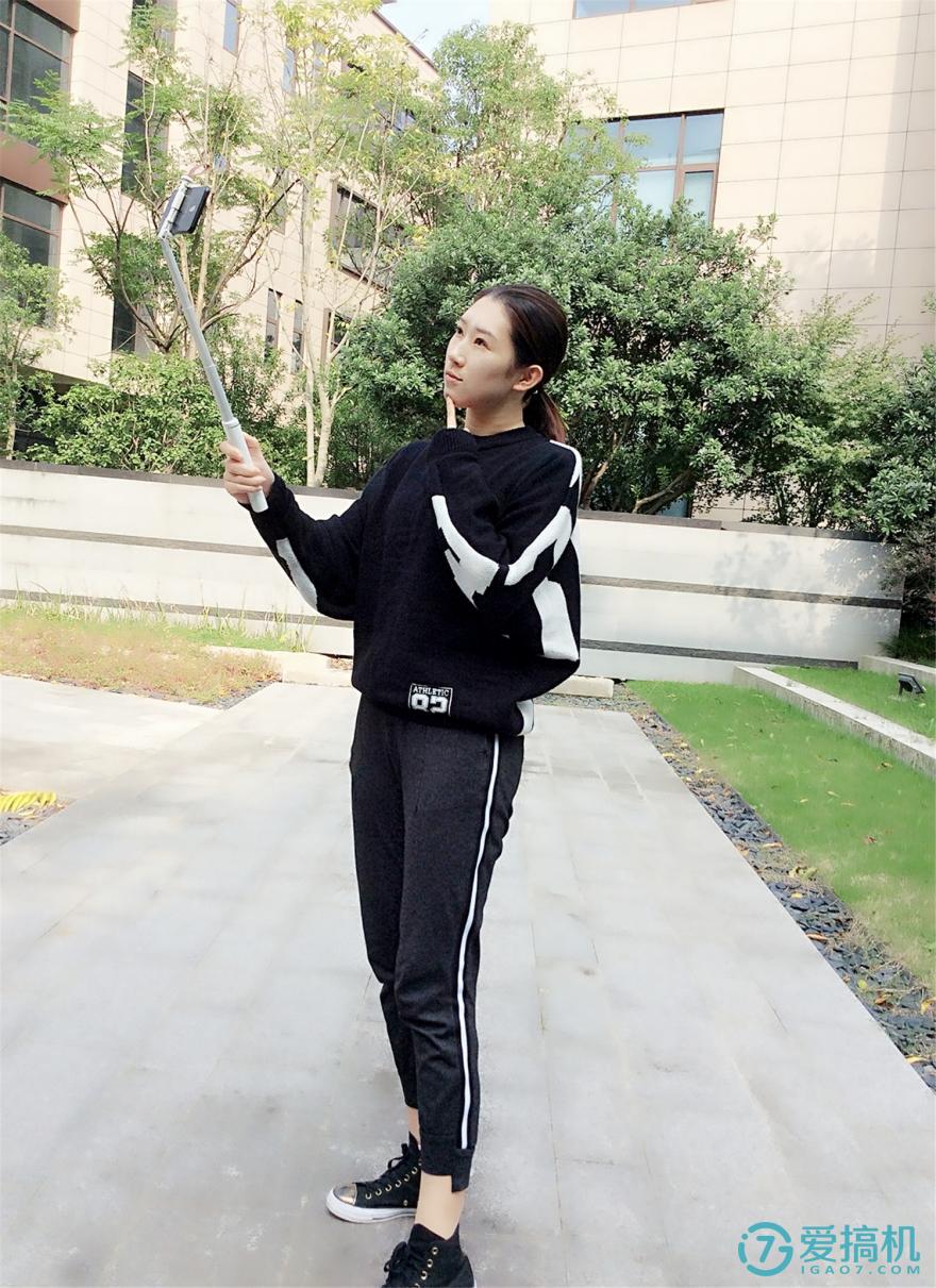 现在连自拍杆,都讲究颜值即正义了呢!