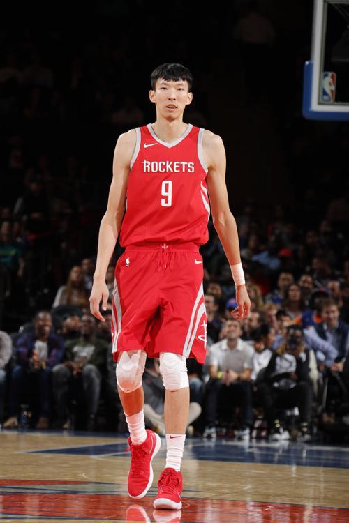 火箭队员受伤轮换告急!周琦的机会来了!