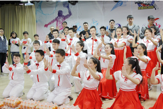 新疆中粮可口可乐走进乌鲁木齐市聋人学校