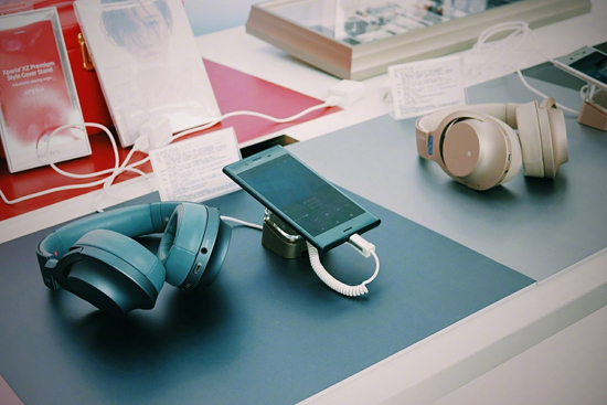 科客晚报:OPPO首款全面屏手机发布,三星拿下