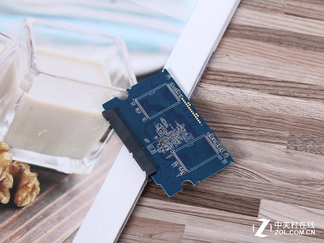 原厂3D NAND颗粒 影驰ONE 120GB SSD首测 