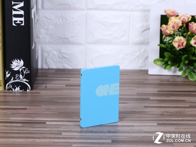 原厂3D NAND颗粒 影驰ONE 120GB SSD首测 