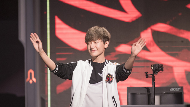 SKT第四局换上了Peanut作为首发打野_espor