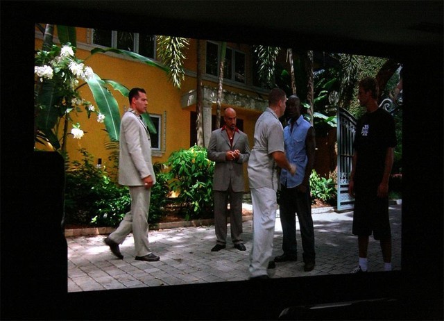 资源丰富又护眼 用投影看大片更有优势