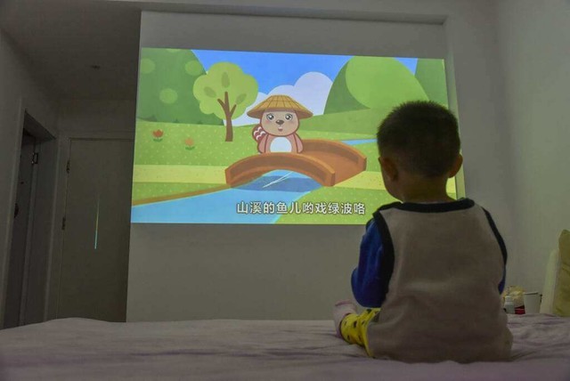 资源丰富又护眼 用投影看大片更有优势