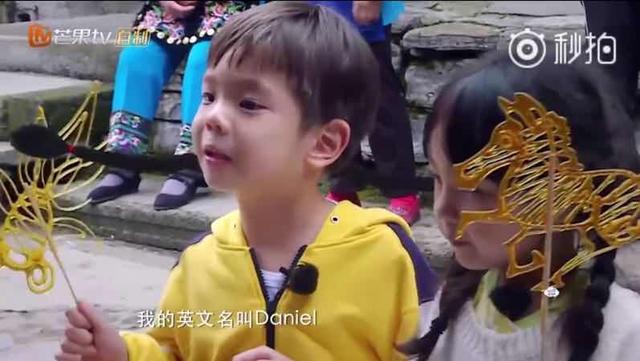 Jasper和陈小春长的一模一样，怪不得应采儿不要生女儿