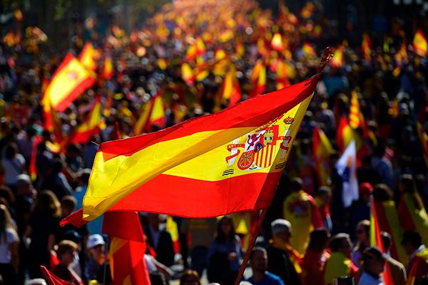 西班牙巴塞罗那爆发大游行反对加泰罗尼亚独立