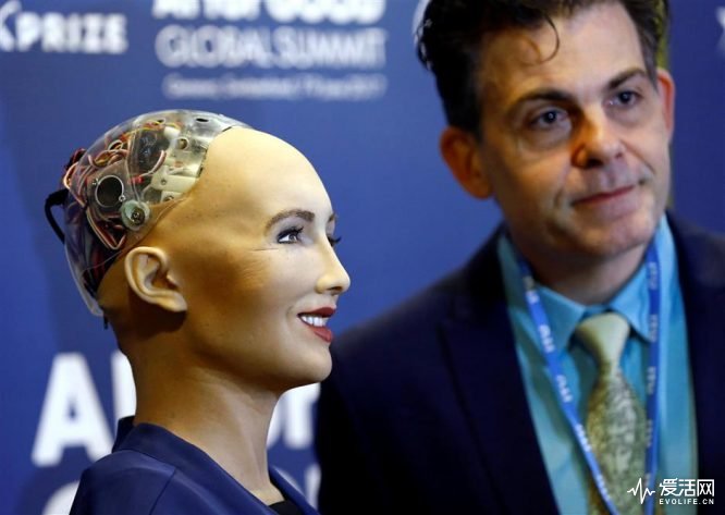 放话统治人类的机器人Sophia获公民身份 比网红还红的营销套路是对的吗?_凤凰科技