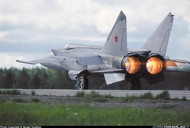 米格-25战斗机的传奇得益于让钢铁能够飞上天的r15b-300发动机.