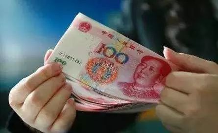 迪拜人均月收入_美国工人的平均月收入(2)