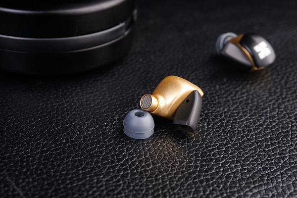 动圈塞皇终于来了!HIFIMAN RE2000入耳式耳