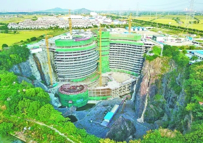 据新华社电近日,位于上海市松江区的" 原标题:上海"深坑酒店"露真容