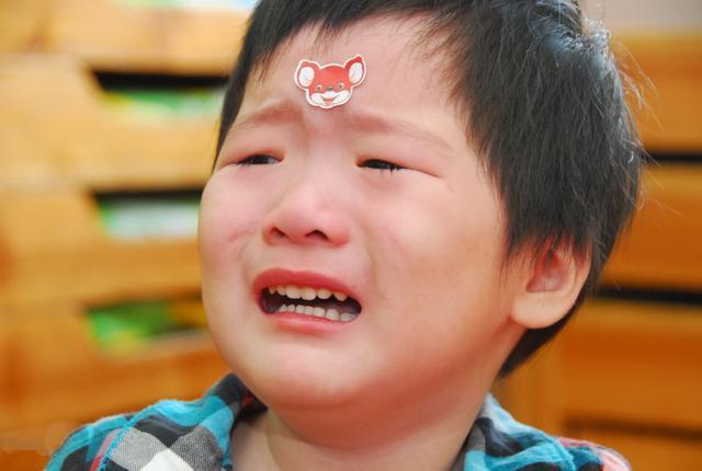孩子撒娇要抱抱怎么办?到底是抱还是不抱?