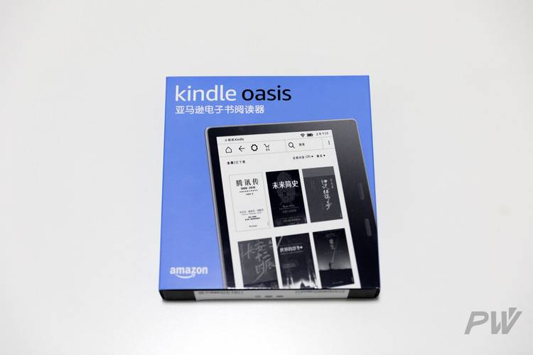 kindle oasis 虽贵为旗舰产品,包装盒依然简约,只有裸机 一页说明书