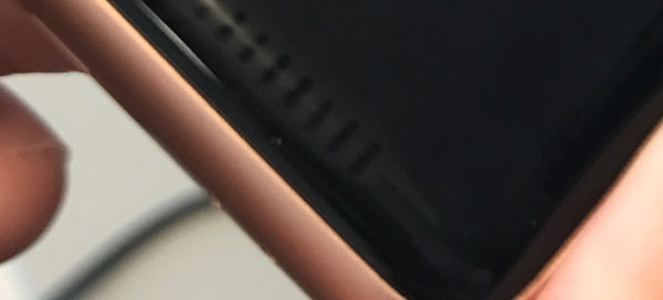 苹果新智能手表惊现屏幕质量问题：边缘有条纹