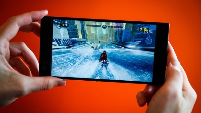 雷蛇手机正式发布 5.7吋超运动屏带感 售4614元_凤凰科技