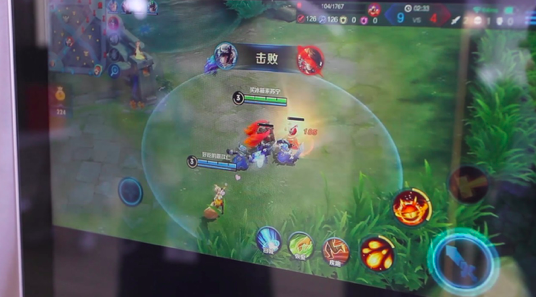 酷炫狂拽 苏宁一总裁在冰箱上直接开黑