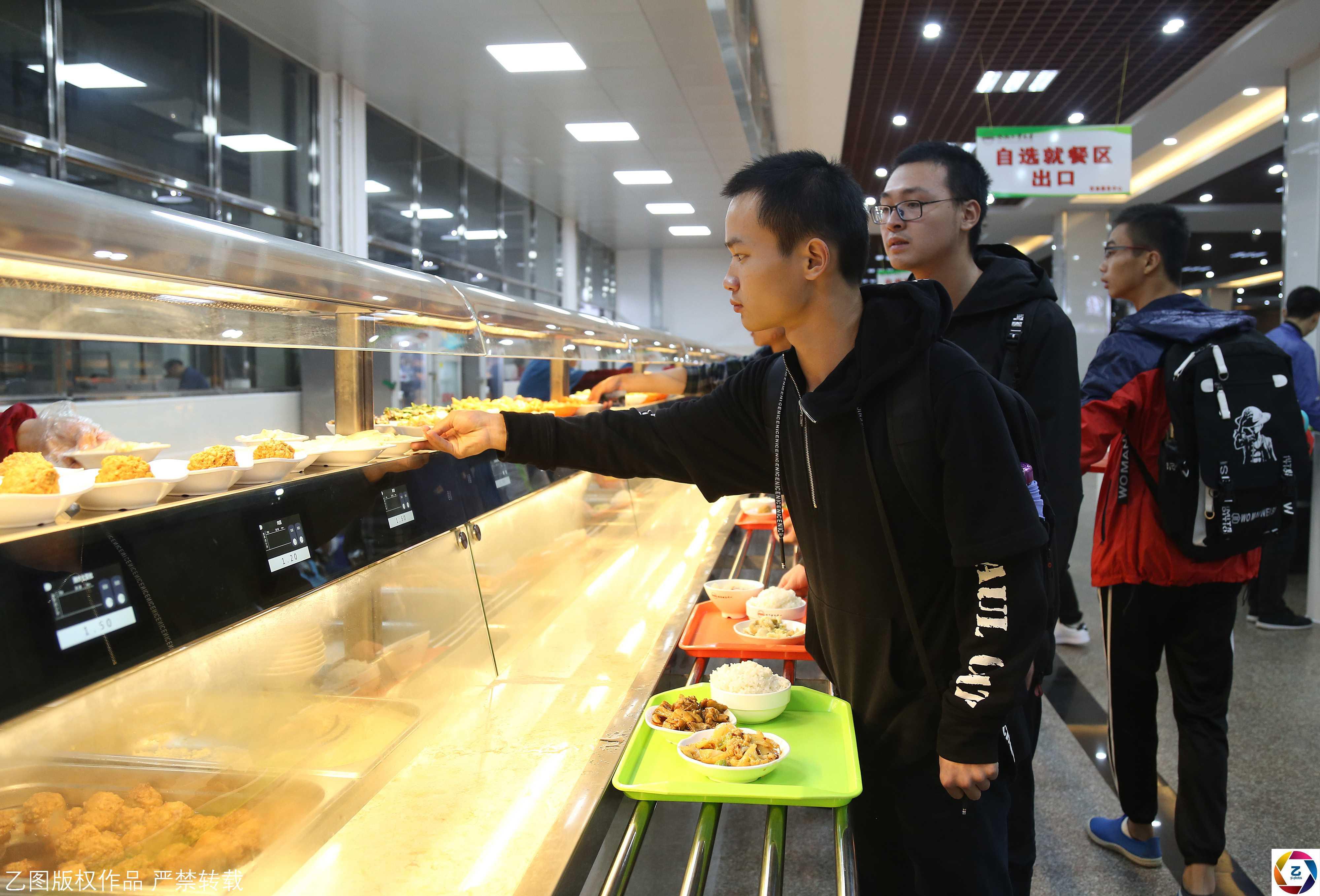 不用结账1秒钟就餐,大学生:食堂排队看内裤脸色了阿姨情趣女性图片