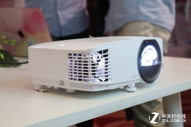 智能PK超短焦 商务/教育投影2017年盘点 
