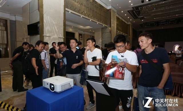 智能PK超短焦 商务/教育投影2017年盘点 