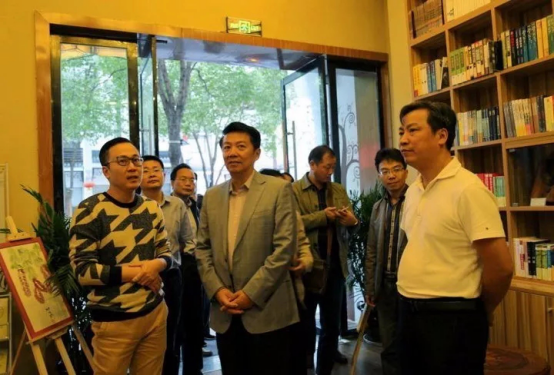 唐正荣随同江西省文联党组书记郑翔一行赴上饶