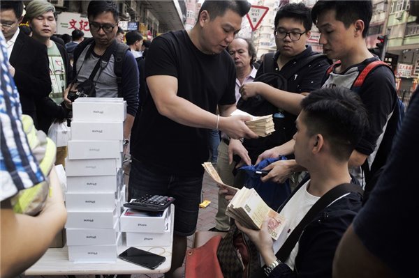 iPhone X香港黄牛卖价比国行便宜 只比原价多300