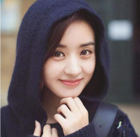 赵丽颖又与世界顶级珠宝品牌合作,英文不好却