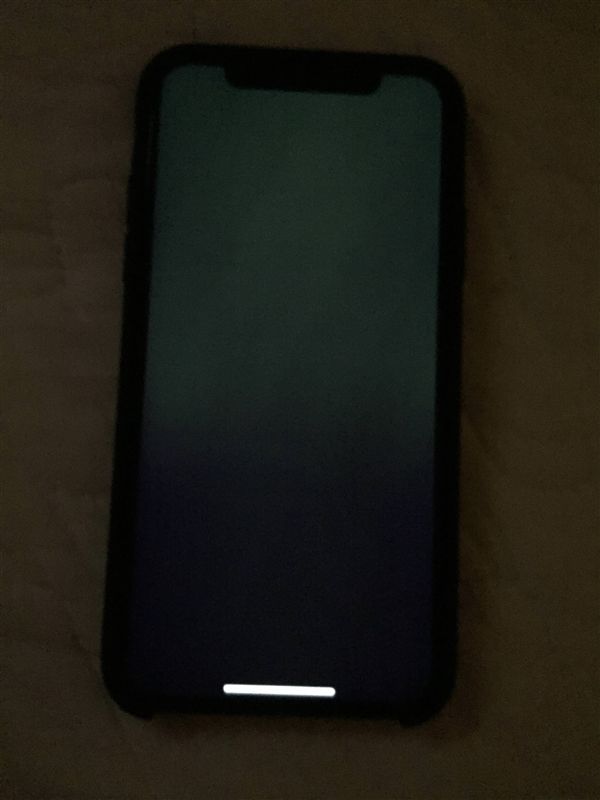 用户发现iPhone X手机阴阳屏:画面看得痛苦
