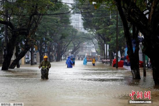 台风“达维”登陆越南 致49人死亡27人失踪