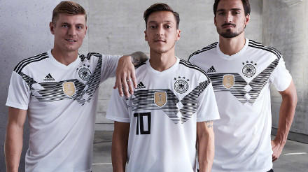 德国队公布世界杯球衣:致敬90年世界冠军经典