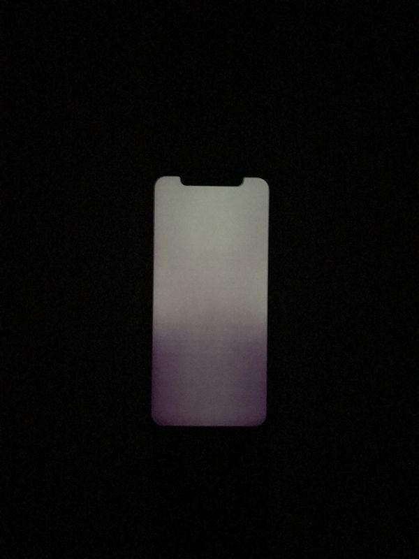 用户发现iPhone X手机阴阳屏:画面看得痛苦