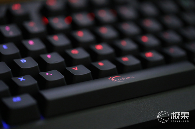 芝奇(G.SKILL)KM570背光机械键盘 芝奇(G.SKILL)KM570背光机械键盘