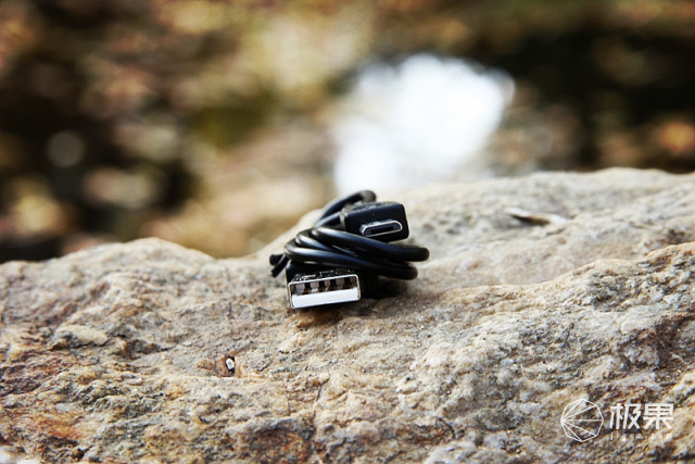 魅动6110金属蓝牙音箱