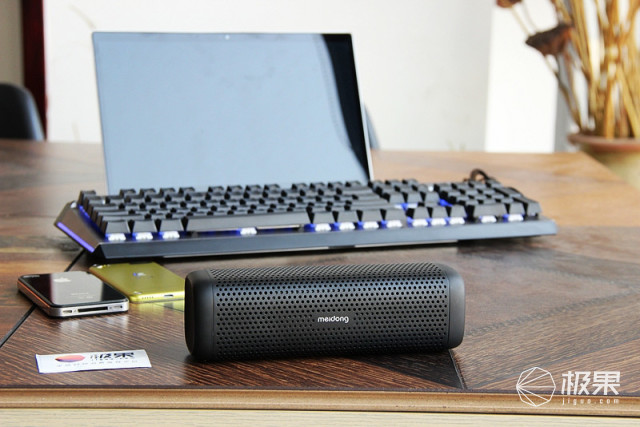 魅动6110金属蓝牙音箱