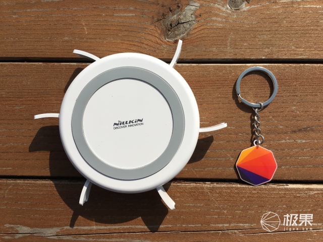 耐尔金（nillkin）隐士多功能无线充电器