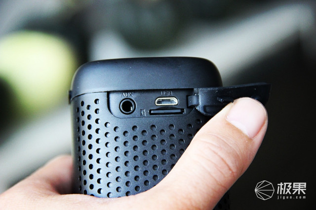 魅动6110金属蓝牙音箱