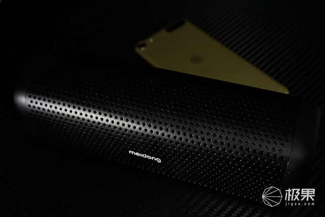 魅动6110金属蓝牙音箱